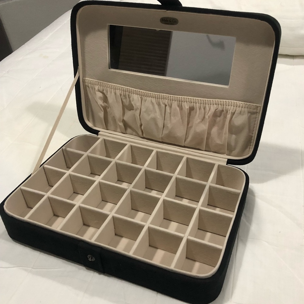 Mele & co ring and earrings jewelry box plush